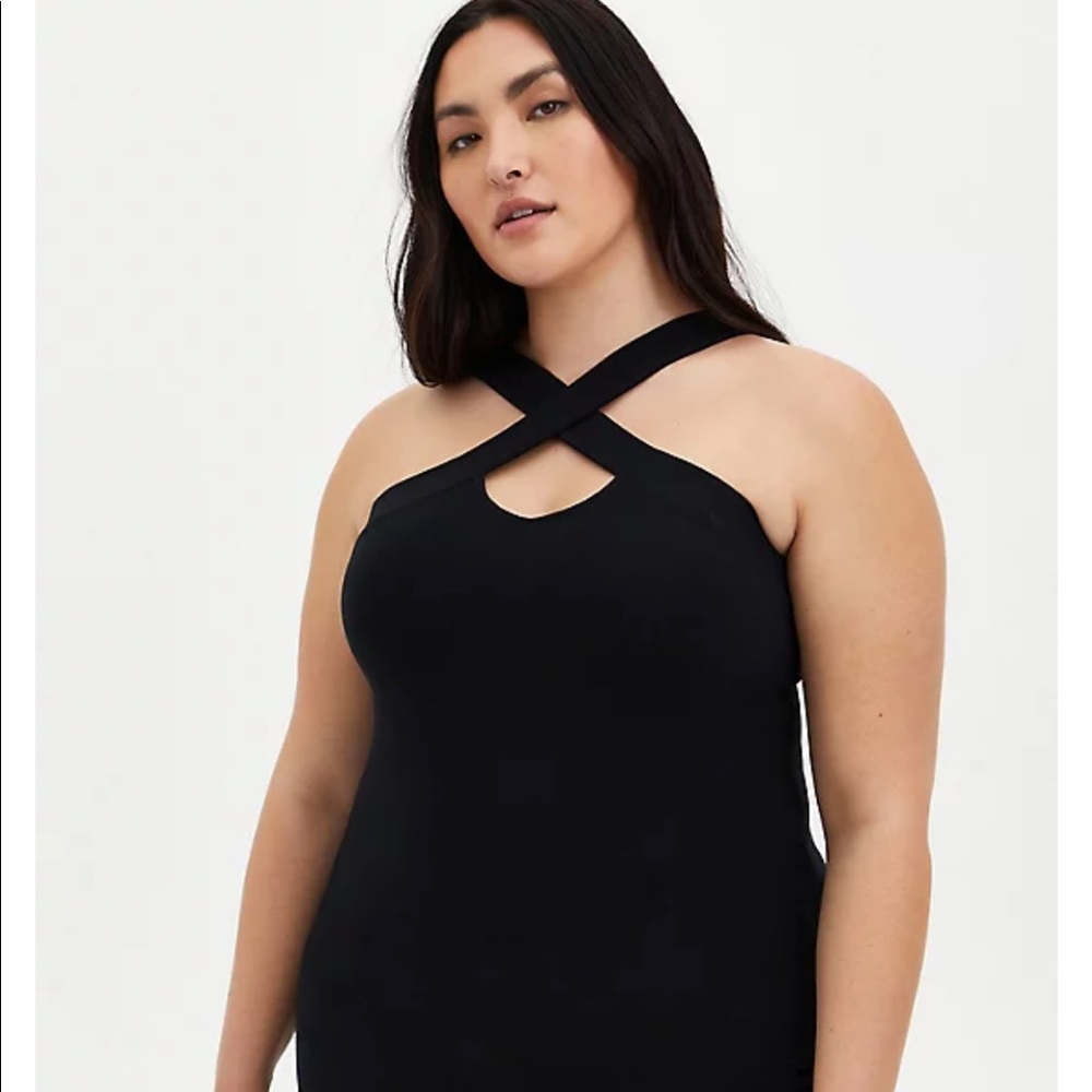 Nwt Torrid size 6 Black foxy cross front Cami